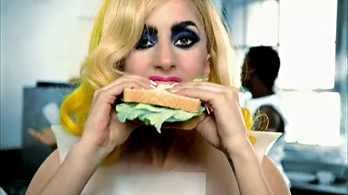 lady_gaga_eating_a_sandwich.png