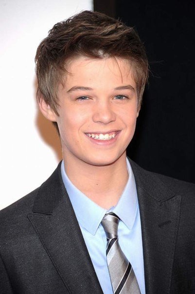 Colin Ford couple