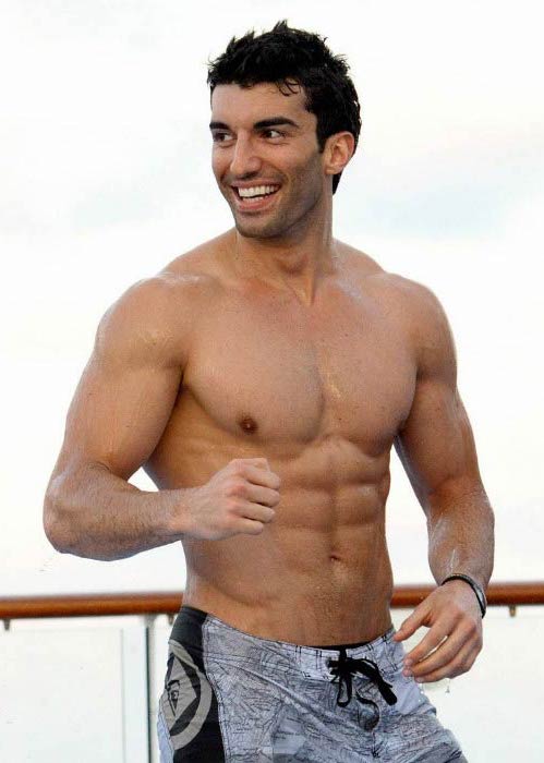 Justin Baldoni Naked 31