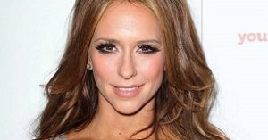 Jennifer Love Hewitt hot