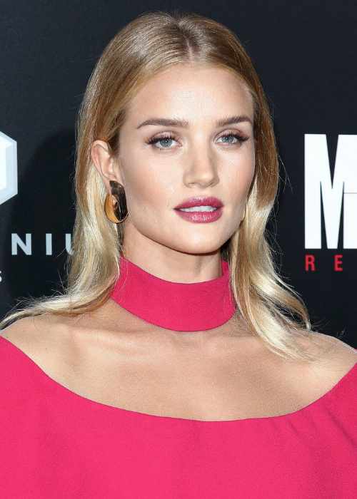 Rosie Huntington-Whiteley at the premiere of Mechanic Resurrection in Hollywood