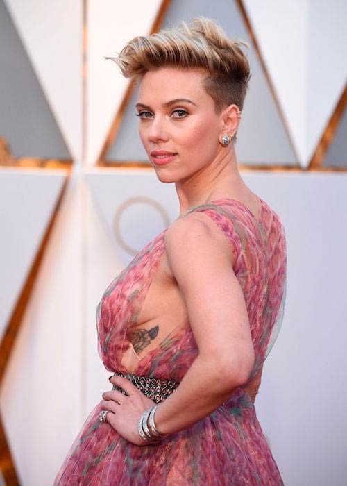 Johansson bra scarlett Scarlett Johansson