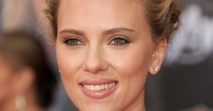 Scarlett Johansson height and Weight
