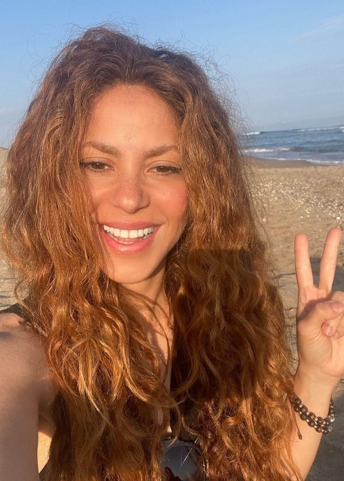 Shakira beach selfie in May 2022