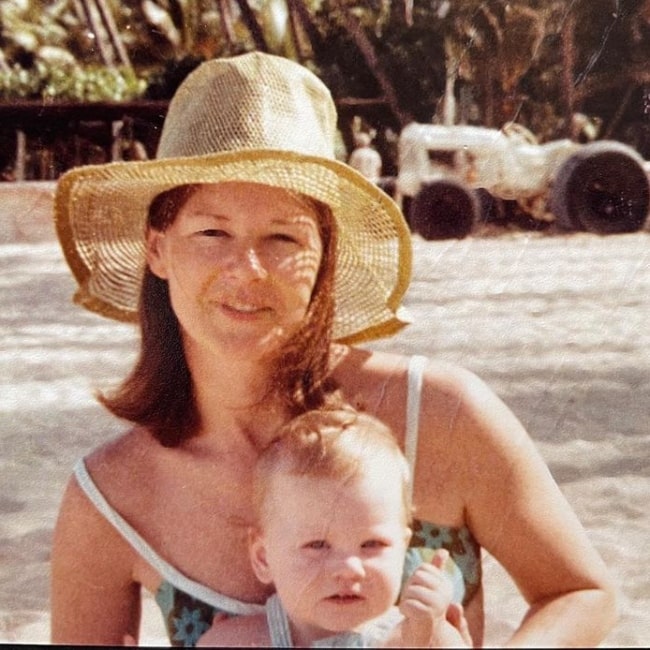 Young Nicole Kidman with her mother