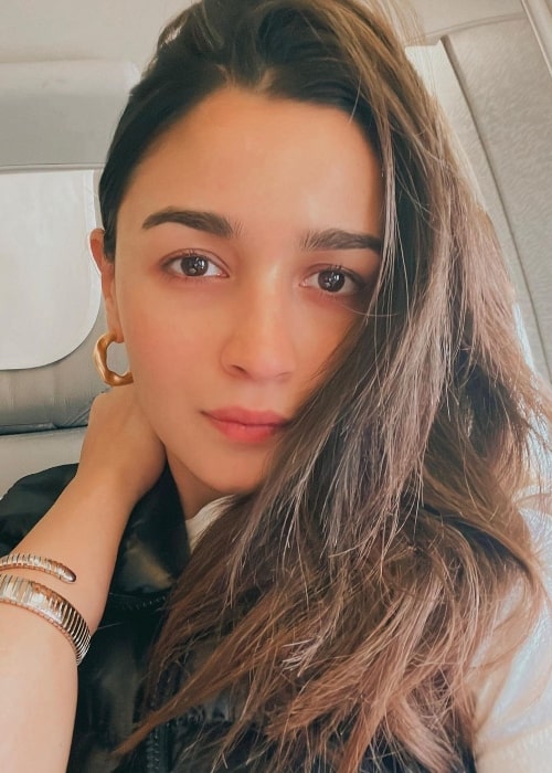 Alia Bhatt in a car selfie in May 2022