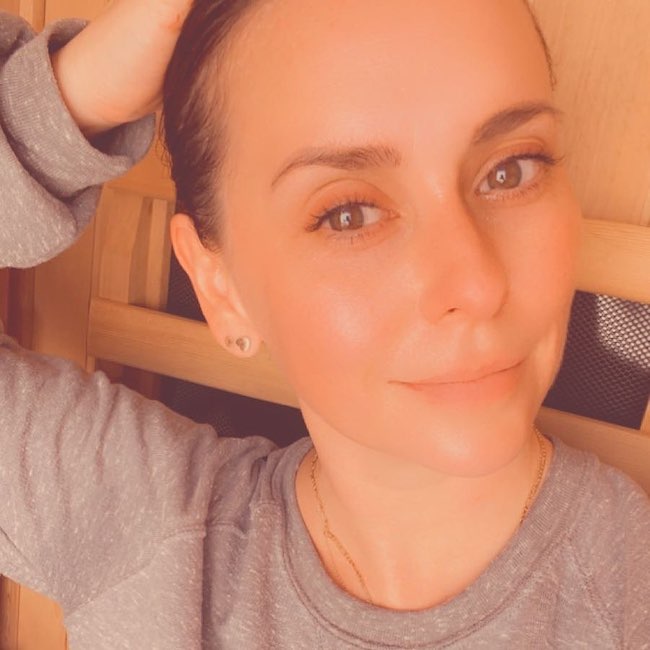 Jennifer Love Hewitt in a selfie in May 2020