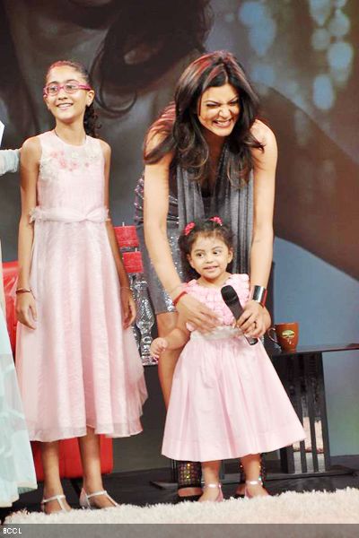 Sushmita Sen with daughters Renee and Alisah