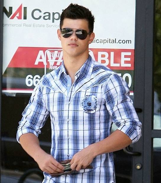 Taylor Lautner Hot and sexy looks.