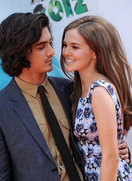 Avan Jogia și Zoe Deutch