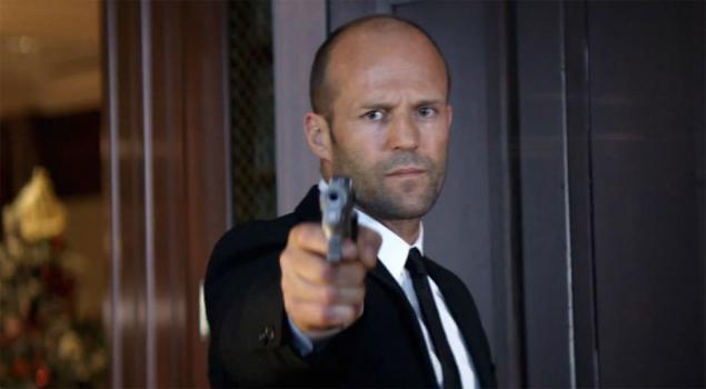 Jason Statham pointing gun