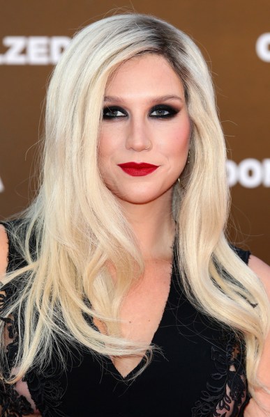 Kesha 2013 cute red lipstick