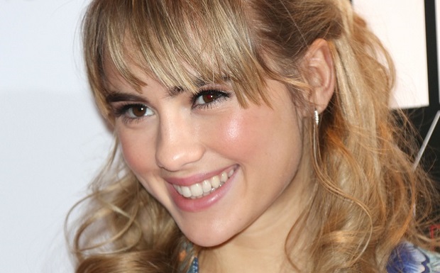 Suki Waterhouse Face Closeup