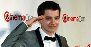 Asa-Butterfield-saluting-306x160