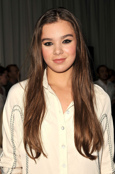 Hailee Steinfeld przydymione oczy