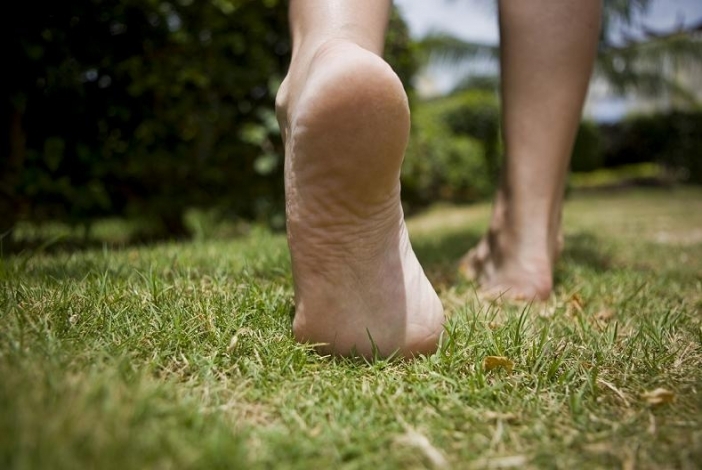 Health Benefits Of Walking Barefoot On Earth Healthy Celeb 1903