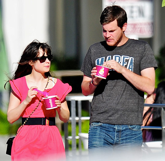 Zooey Deschanel with boyfriend Jamie Linden 