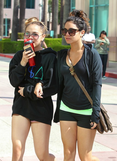 Stella Hudgens and her sister Vanessa Hudgens (Left)