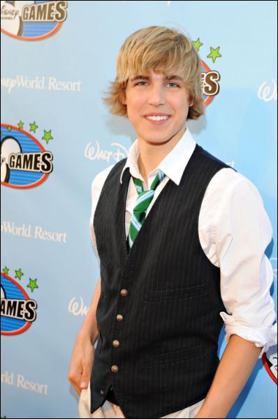 Cody Linley weight