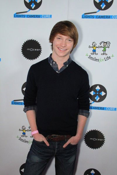 Calum Worthy weight