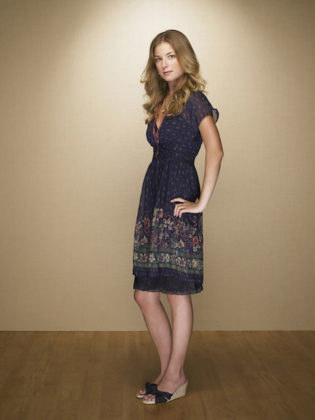 Emily VanCamp Height, Weight, Age, Boyfriend, Family, Facts, Biography