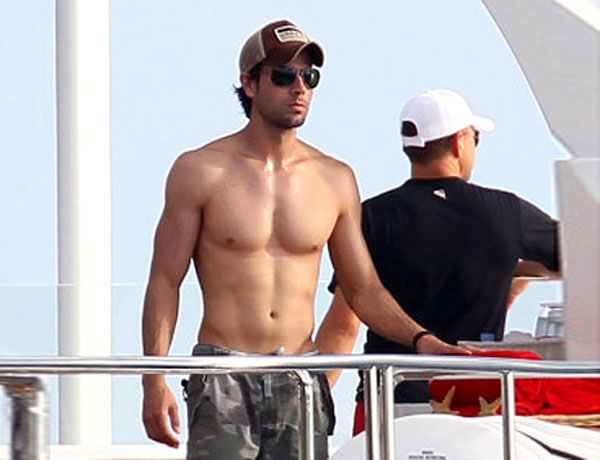 Enrique Iglesias shirtless 2014