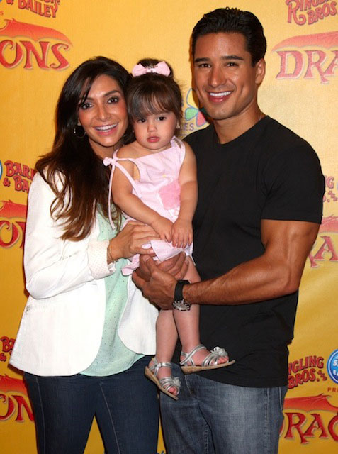 Mario Lopez and Courtney Mazza with daughter Gia