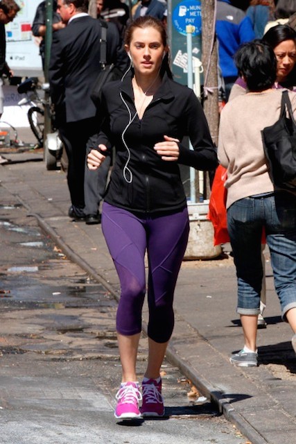 Allison Williams jogging