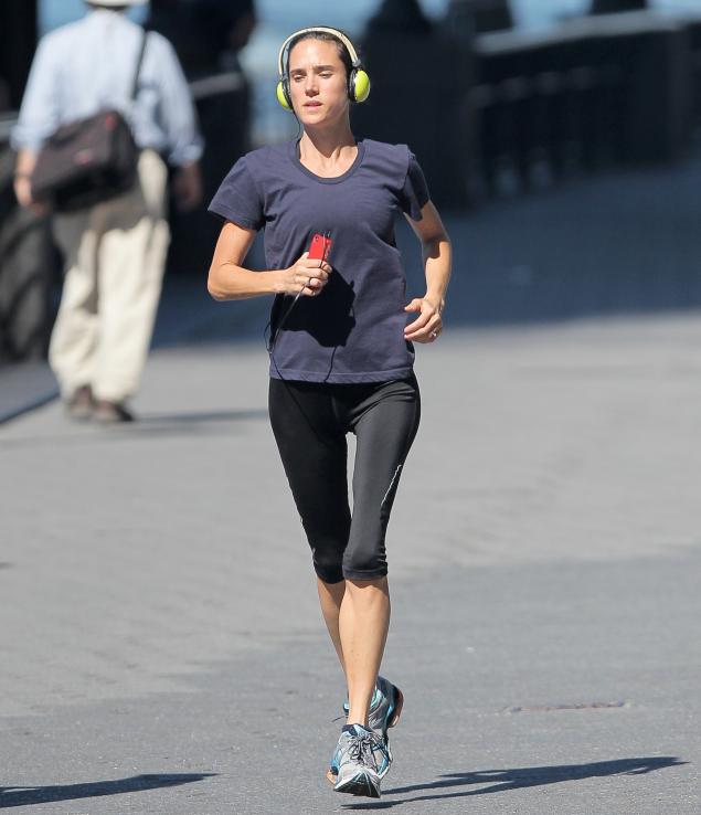 Jennifer Connelly running workout