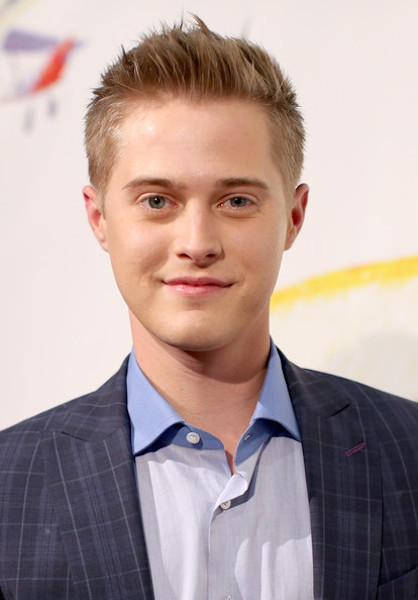 Lucas Grabeel 2014