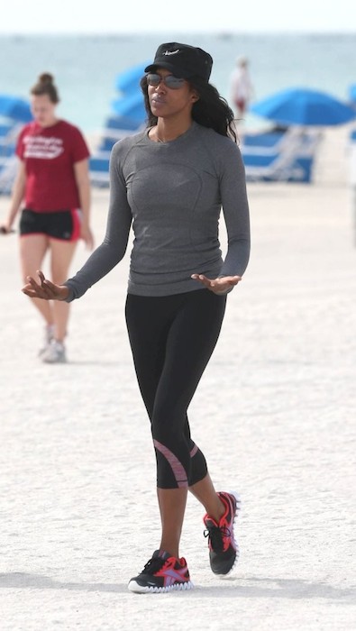 Naomi Campbell beach workout