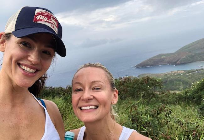 Jennifer Garner (Left) with celebrity trainer Simone De La Rue in April 2018