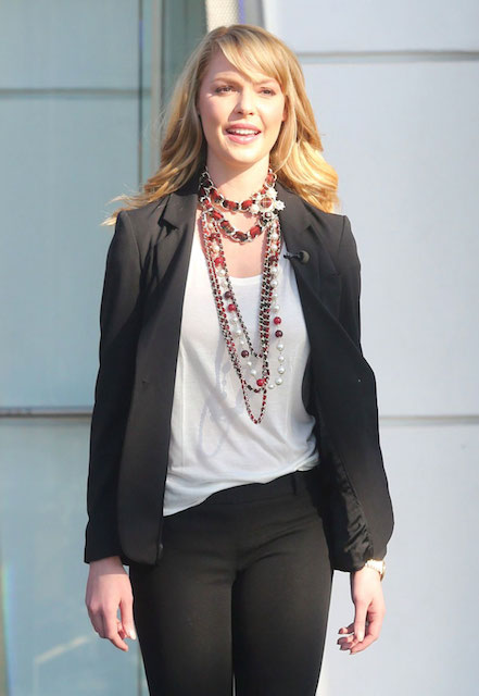 Katherine Heigl lämnar sitt hem i Los Angeles