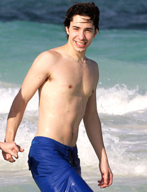 Justin Long shirtless