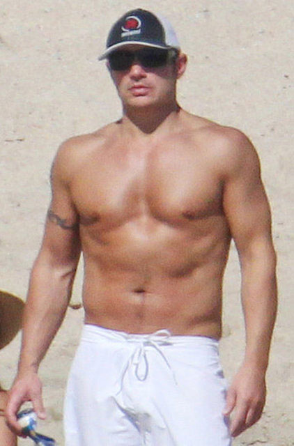 Nick Lachey shirtless