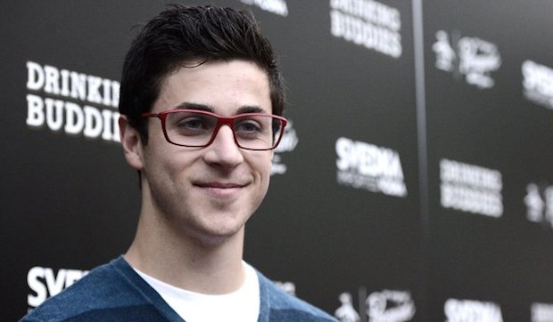 David Henrie spectacles