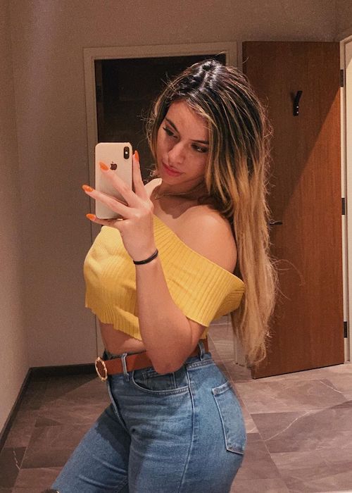 Dinah Jane Hansen in a mirror selfie in August 2019