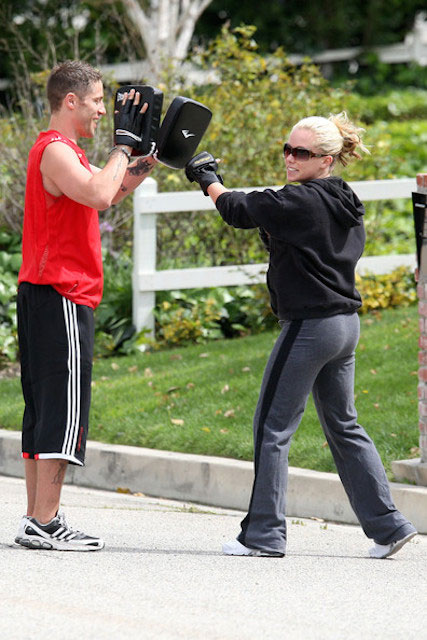 Kendra Wilkinson boxing workout with trainer