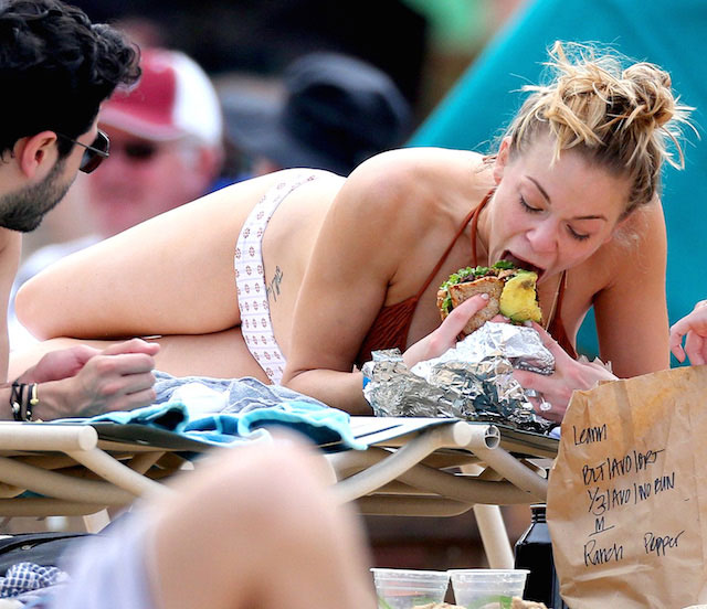 LeAnn Rimes eating a sandwich