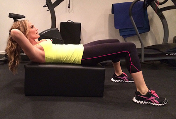 Molly Sims doing crunches