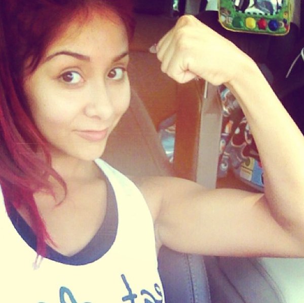 Snooki showing her arms