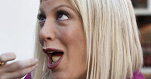Tori Spelling eating
