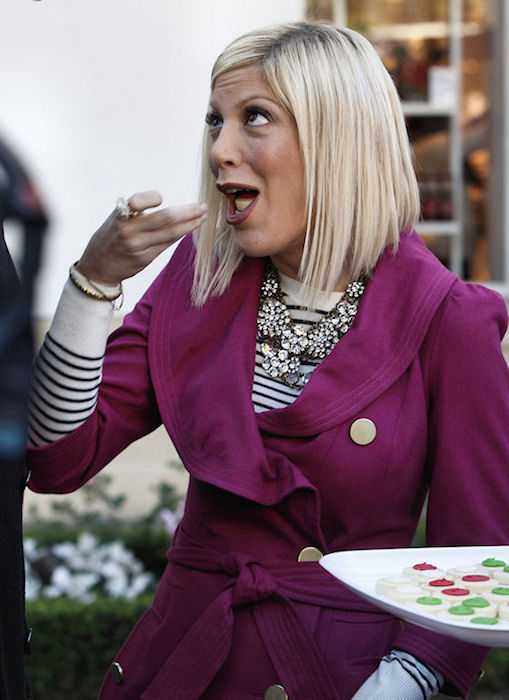 Tori Spelling eating