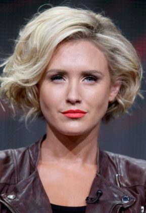 Nicky Whelan Height, Weight, Age, Boyfriend, Family, Facts, Biography