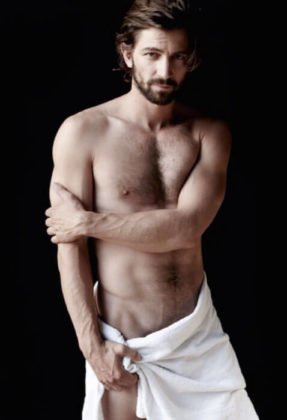 michiel-huisman-height-weight-age-spouse-family-facts-biography