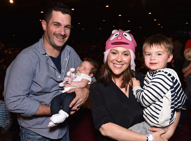 Alyssa Milano met echtgenoot David, zoon Milo en dochter Elizabella.