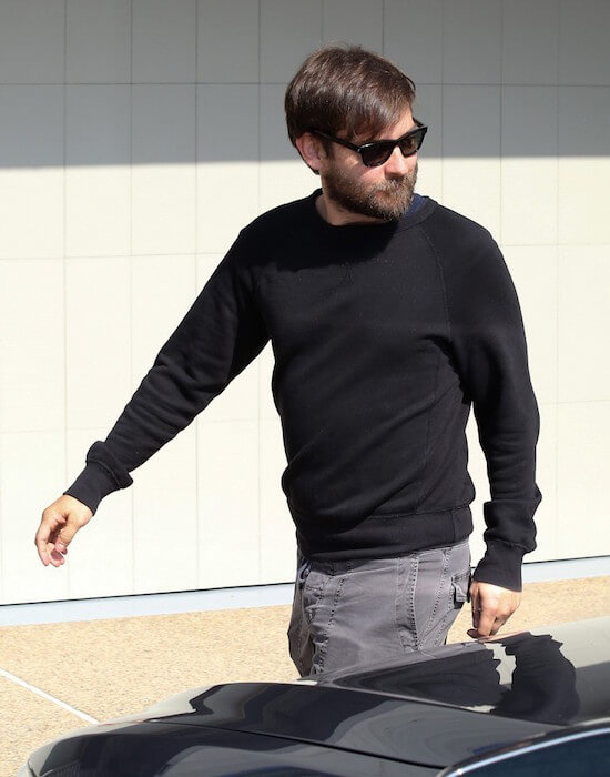 Tobey Maguire arrive à la fête de plage annuelle du Memorial Day de Joel Silver à sa maison à Malibu le 25 mai 2015.