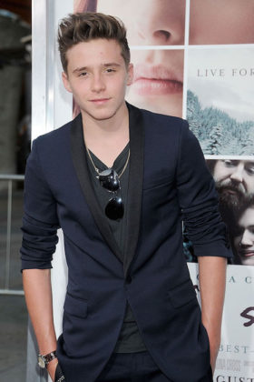 Brooklyn Beckham Height, Weight, Age, Girlfriend, Family, Facts, Bio