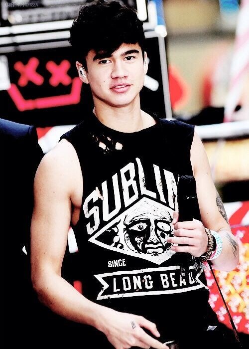 Calum Hood højde