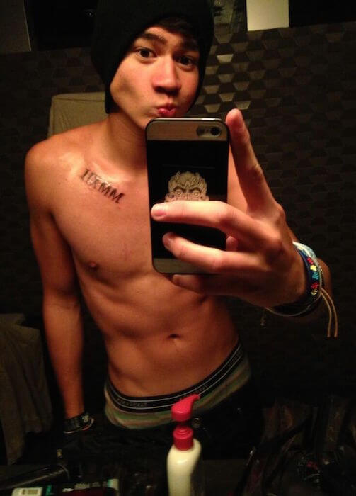 calum hood shirtless